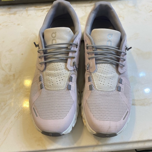 On clouds - Picture 1 of 3